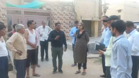 जिला कलक्टर ने फील्ड में जाकर देखी पेयजल आपूर्ति की व्यवस्थाऐं