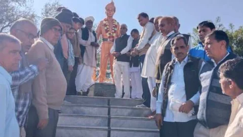 शहीद राजेश फगेड़िया की पुण्यतिथि पर ग्रामीणों ने दी पुष्पांजलि