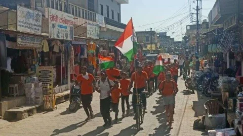 पुलवामा शहीदों की शहादत में युवाओं ने 12 घंटे में 123 किमी की निकाली शहादत तिरंगा यात्रा