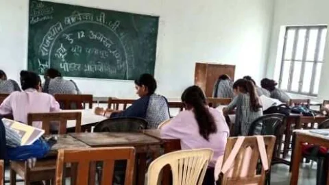 ‘‘यूथ चला बूथ’’ विषय पर किया पोस्टर प्रतियोगिता का आयोजन