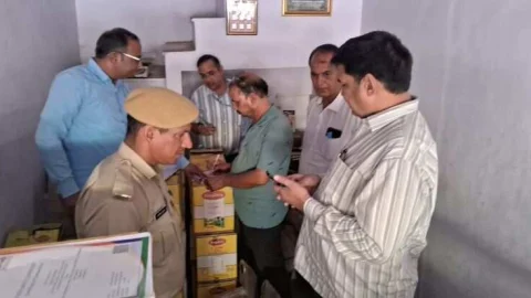 मिलावट की आशंका पर 270 किलोग्राम घी किया सीज