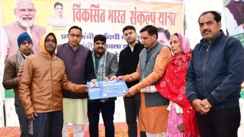 विधायक हरलाल सहारण व जिला कलक्टर सिद्धार्थ सिहाग ने किया शहरी क्षेत्र में विकसित भारत संकल्प यात्रा का शुभारम्भ