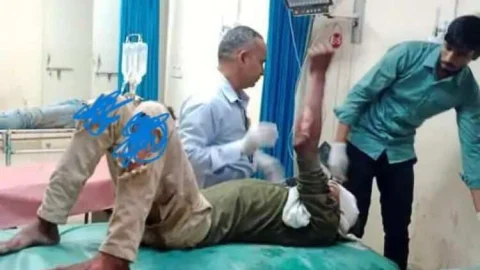 पिकअप की टक्कर से बाइक सवार दो युवक घायल