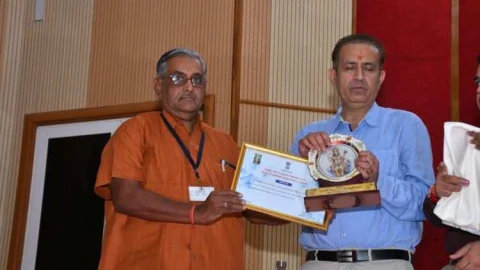 धन्वंतरी जयंती पर डॉ. माटोलिया को हुआ सम्मान