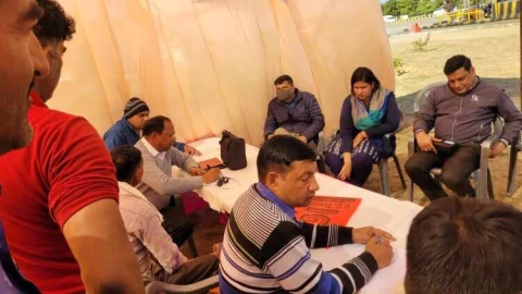 व्यावसायिक वाहन चालकों के नेत्रों,बीपी, शुगर की निशुल्क जांच की गई