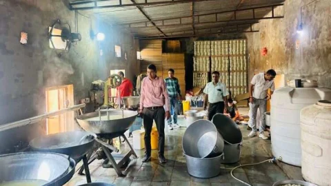 बीदासर में घी, तेल, क्रीम व रसगुल्ला के 8 नमूने लिए