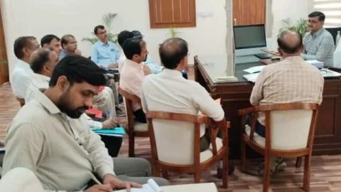 आगामी ग्रीष्मकाल को देखते हुए पेयजल एवं अस्पतालों के प्रबंधन पर जोर