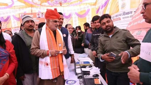 नगरीय विकास एवं स्वायत्त शासन मंत्री झाबर सिंह खर्रा ने झुंझुनू में किया शिविरों का निरीक्षण