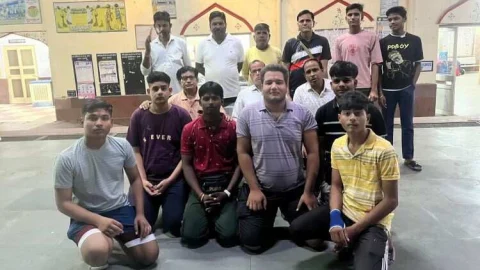 अखिल भारतीय कुश्ती प्रतियोगिता के लिए खिलाड़ी उत्तर प्रदेश के लिए हुए रवाना