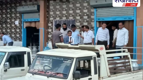 Sikar News: 40 किलो फफूंद लगी मिठाई नष्ट, सैंपल जांच जारी