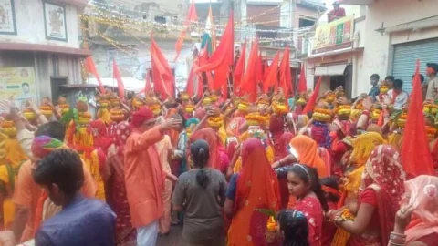 इस्लामपुर में श्री राम की झांकी के साथ निकाली भव्य कलश यात्रा