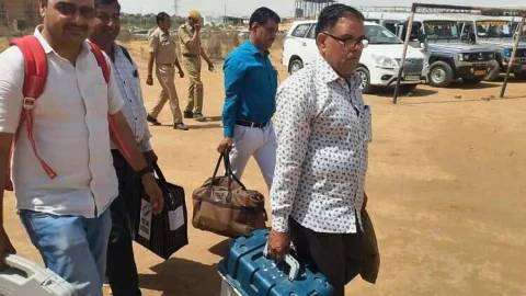 प्रशासन चुनाव के लिए तैयार, बूथ पर पहुंचे मतदान दल, मतदान कल