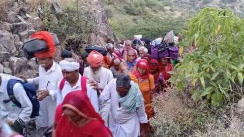 24 कोसी परिक्रमा में एकादशी से श्रद्धालुओं की बढ़ने लगी भीड़