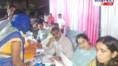 Jhunjhunu News: केड में रात्रि चौपाल: कलेक्टर ने 67 शिकायतों पर दिए समाधान निर्देश