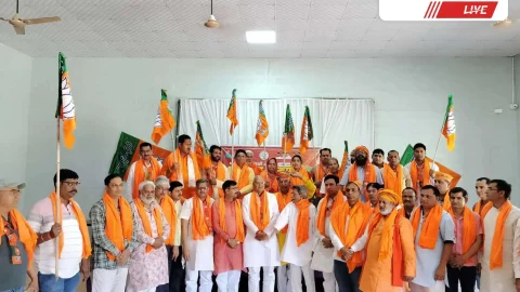 झुंझुनू भाजपा जिला कार्यालय में मनाया पार्टी का स्थापना दिवस
