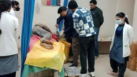 हैंडीक्राफ्ट फैक्ट्री में लकड़ी चीरते समय हुआ हादसा