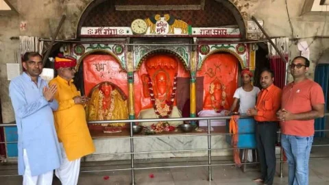 युवा व्यवसाई काबरा ने स्वायत्त शासन मंत्री खर्रा से की शिष्टाचार मुलाकात