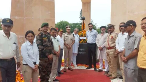 कारगिल विजय दिवस पर शहीदों को दी श्रद्धांजलि, वीरांगनाओं का किया सम्मान