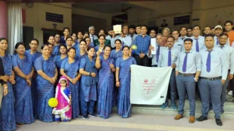 शिक्षक श्री अवार्ड 2023 से सम्मानित होने पर स्कूल के स्टाफ ने संस्था प्रबंधक चिरंजीलाल को दी बधाई