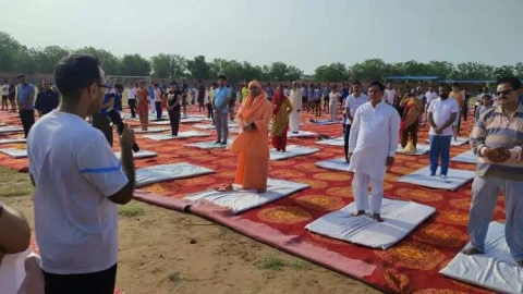 स्वर्ण जयंती स्टेडियम पर मनाया गया योग दिवस का जिला स्तरीय समारोह