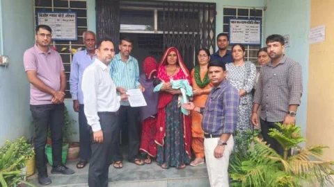 बच्चा बदलने का मामला : बाल कल्याण समिति ने बच्ची को माता-पिता को सौंपा