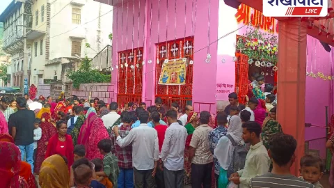 गणेश चतुर्थी पर उमड़ी भीड़, भंडारे में हजारों भक्त