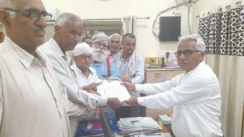 नये फौजदारी कानूनों को लागू करने से रोकने को लेकर राष्ट्रपति के नाम जिला कलेक्टर को ज्ञापन