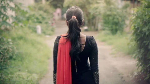 Honeytrap gang: सिरसा पुलिस की बड़ी कार्रवाई, हनीट्रैप गिरोह की सरगना कंचन को किया गिरफ्तार