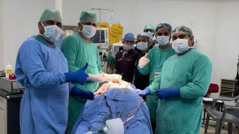 एसके अस्पताल में पहली बार न्यूरो सर्जरी कर रीड की हड्डी से ट्यूमर निकाला