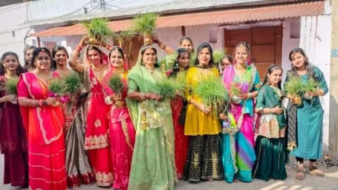 शाही लवाजमें के साथ निकाली गणगौर की सवारी