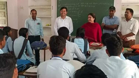 जिला कलक्टर श्रुति भारद्वाज ने किया खेतड़ी क्षेत्र का दौरा