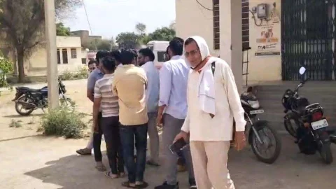 मोबाइल दुकानदार ने की आत्महत्या