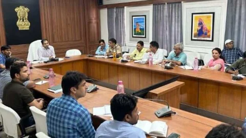 लोक परिवहन सेवा की बसों का नया रूट निर्धारित, जिला सड़क सुरक्षा समिति की बैठक आयोजित