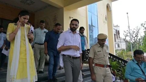 जिला कलेक्टर ने नगर परिषद कार्यालय का किया निरीक्षण