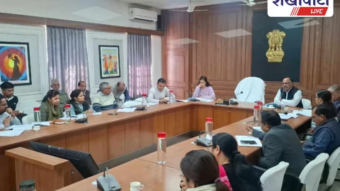 Sikar News: प्रशासन की जिला स्तरीय समीक्षा बैठक आयोजित