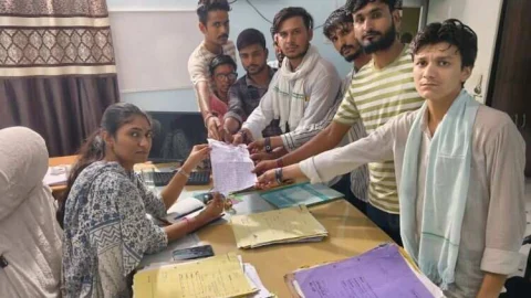 छात्र संगठन एसएफआई तहसील कमेटी ने एसडीएम को राष्ट्रपति के नाम सौंपा ज्ञापन