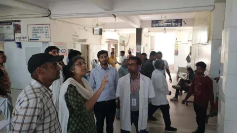 नवलगढ़ अस्पताल की व्यवस्थाओं में सुधार के निर्देश