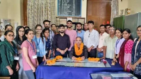 डॉ शर्मा के विभागाध्यक्ष बनने पर किया अभिनंदन