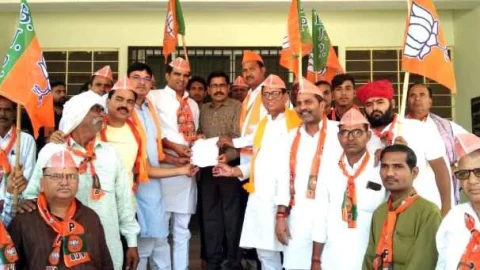 मलसीसर में उपखण्ड अधिकारी को ढूकिया के नेतृत्व में दिया ज्ञापन