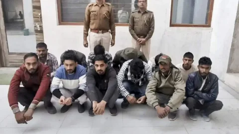 सरदारशहर पुलिस का गैंगस्टर समर्थकों पर बड़ा एक्शन, सोशल मीडिया पर सपोर्ट करने वाले 12 युवक गिरफ्तार
