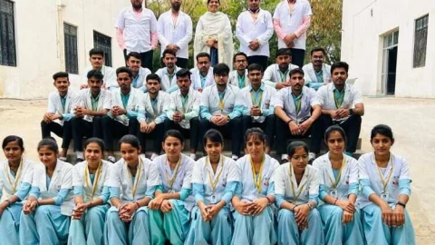 ढूकिया नर्सिंग काॅलेज की छात्राओं ने लहराया परचम