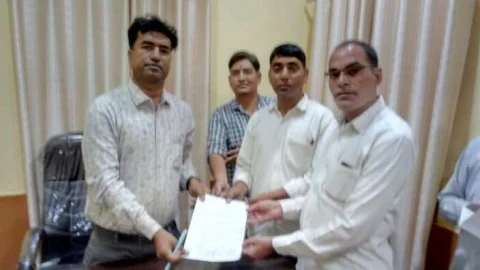 कंप्यूटर ऑपरेटर ने हड़ताल खत्म कर किया कार्य ग्रहण