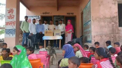 पिता की पुण्यतिथि पर माँ की ममता पाठशाला में किया खाद्य सामग्री का वितरण