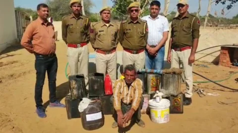 जंगल में अवैध शराब के मामले में एक गिरफ्तार