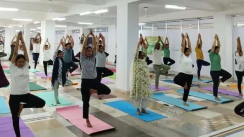 दिनचर्या में योग को शामिल करना समय की मांग – इंजीनियर टिबडेवाला