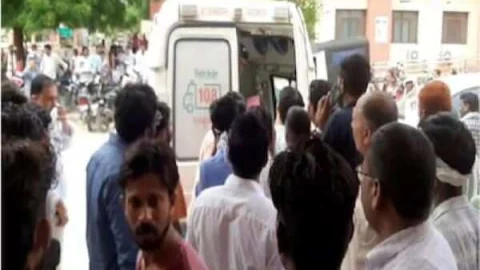 सड़क हादसे में सरकारी स्कूल के 30 बच्चे घायल, 2 लोगों की मौत