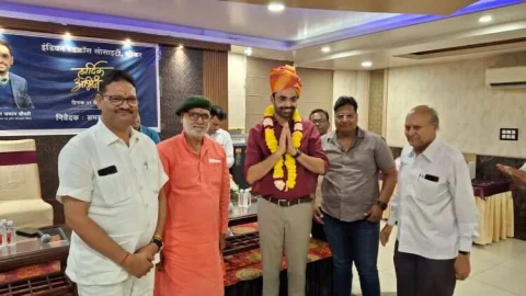 जिला कलेक्टर कमर उल जमान चौधरी का स्थानांतरण होने पर इंडियन रेड क्रॉस ने दी विदाई