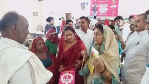 प्रभारी मंत्री रावत ने फतेहपुर में महंगाई राहत कैंप का किया निरीक्षण