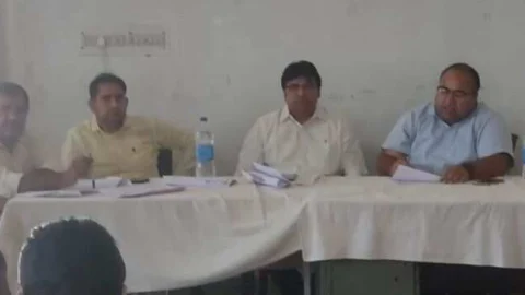 सीएमएचओ डॉ गुर्जर ने नवलगढ़ ब्लॉक की बैठक में योजनाओं की समीक्षा कर दिए निर्देश