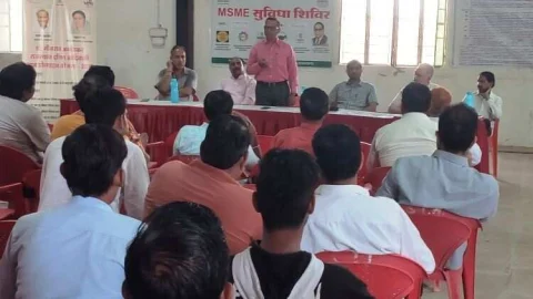 उद्यम स्थापित करने के लिए संचालित योजनाओं की जानकारी दी